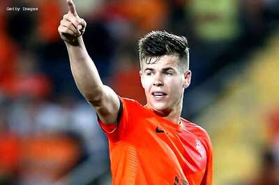 Chelsea confirm Marco van Ginkel capture