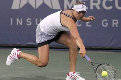 Vandeweghe upsets Zvonareva in Carlsbad