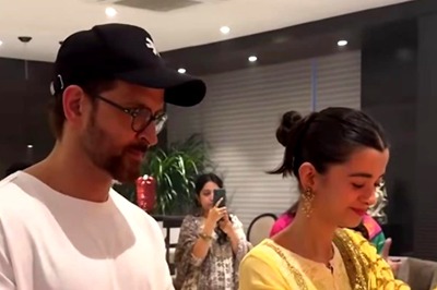 Hrithik Roshan And Girlfriend Saba Azad Perform Ganpati Visarjan Aarti Together, Video Goes Viral