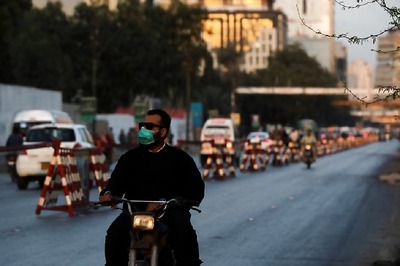 Man Rides 1,300 Km on Scooter to Take Pregnant Wife to Exam Centre, Pledges Jewellery for Fuel