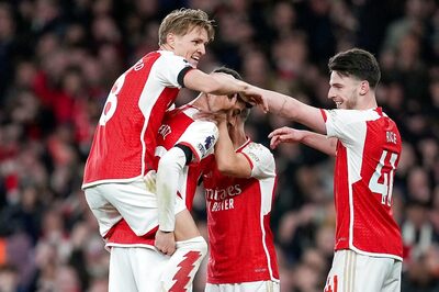 Arsenal Thrash Chelsea 5-0 to Open up Premier League Lead