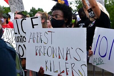 Kentucky attorney general meets with Breonna Taylor's family