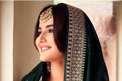 Jasmin Bhasin Shares Exquisite Pics in Ethnic Look, Asks Beau Aly Goni to Caption it