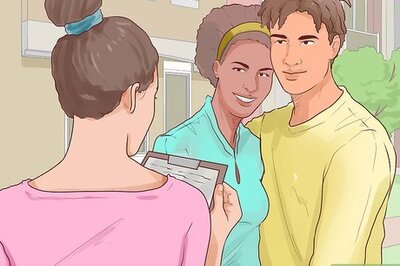 How to Decorate a Wedding Cake