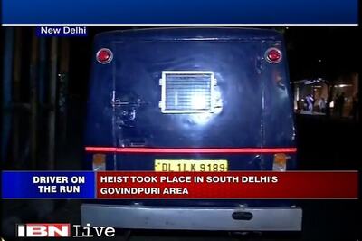 Driver of cash van runs away with Rs 22 crore in Delhi