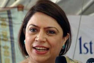 I didn't hug instructor: Pak minister