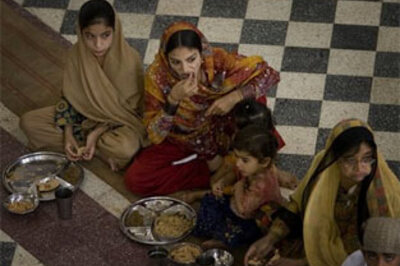 Pakistani Sikhs flee Swat, take refuge in camps