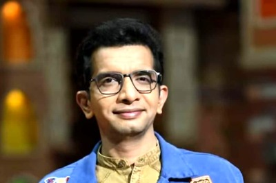 Watch: Nilesh Sable's Respectful Gesture On Hastay Na Hasaylach Pahije Sets Earns Praise