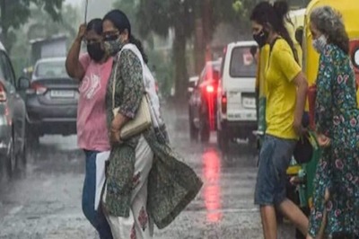 Parts of Delhi Witness Fresh Spell of Showers, Moderate Rains Predicted for Saturday
