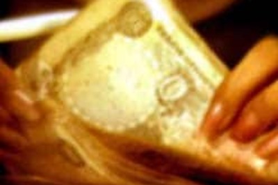 Markets choppy; Sensex trading below 9,000