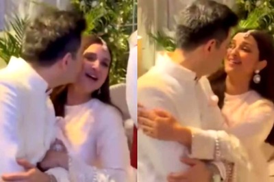 Raghav Chadha Kisses Parineeti Chopra as She Sings Mahi at Engagement, Fans Say 'He Is So in Love'