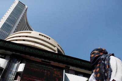 Sensex Gains 433 pts, Nifty Tests 15,800; IT Stocks Rise; Zomato Tanks 6%