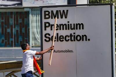 Siddaramaiah Sarkar Puts Stamp on 'Kannadiga Pride' as New Law Makes 60% Kannada Mandatory on Signboards