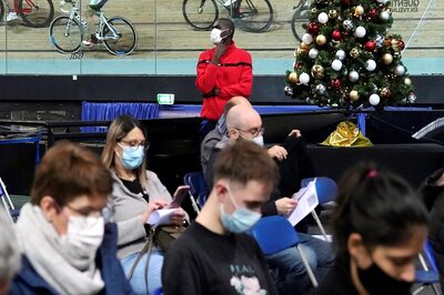 ‘Tis the Season of Alarm Bells? Fuelled by Omicron, Cases Hit Record High in US. A Look at Grim Situation