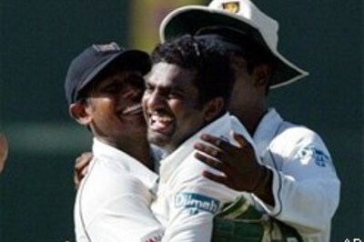Murali spins out Proteas for 361