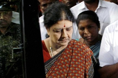 'Chinnamma' Sasikala Should Lead AIADMK: TN CM Panneerselvam