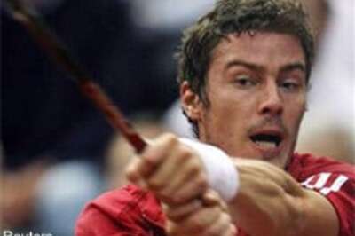 Safin advances to second round