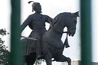 Shivaji's guru statue demolished, Sena protests