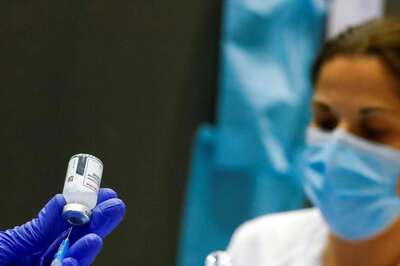 'Offensive, Racist': Shashi Tharoor, Jairam Ramesh Slam UK's Covid Advisory for Vaccinated Travellers