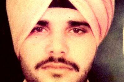 25-Year-Old Loses Battle to Drugs in Punjab, Video of Son Clinging to Body Goes Viral