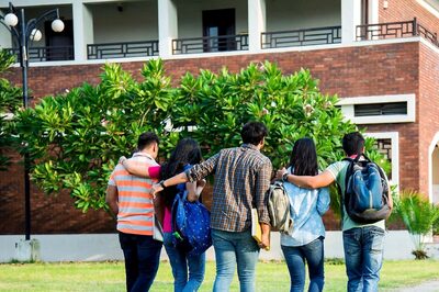 Male Student Denied Entry to College for Wearing 'Feminine' Outfit, Internet Debates Appropriate Clothing for Campus