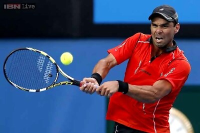 Falla beats Kohlschreiber to reach Halle final