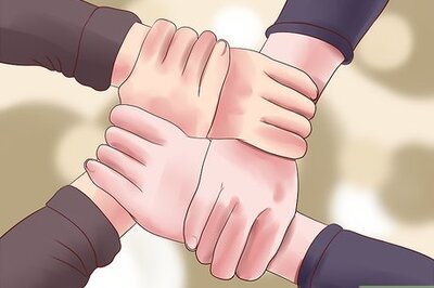 How to Do a Cheerleading Basket Toss