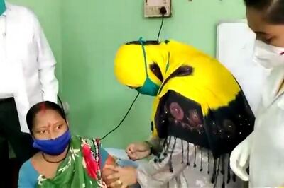 Row Erupts in Bengal As Deputy Mayor 'Administers' Vaccine for Photo Op; Oppn Calls it A 'Circus'