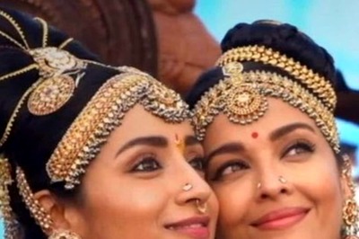 Trisha Krishnan and Aishwarya Rai Bachchan Pose For Selfie On Ponniyin Selvan: 1 Sets; Check Here