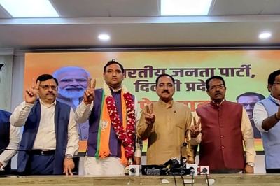 Amid Drama in MCD House, AAP Councillor Pawan Sehrawat Joins BJP
