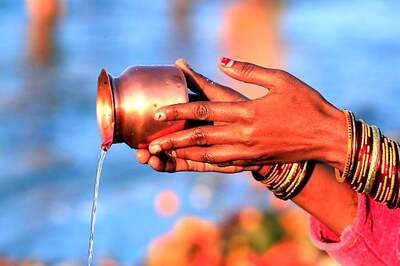 North Delhi Mayor Sprinkles Ganga Water on Civic Centre to Bring 'Good Luck'