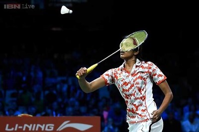 Saina, Srikanth advance; Sindhu loses in Hong Kong Open