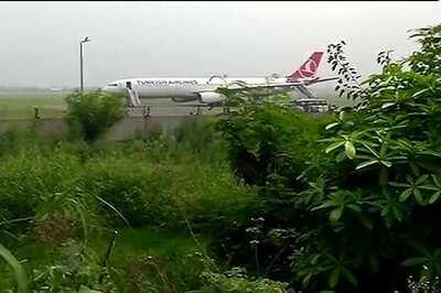 Turkish plane cleared for take-off, no bomb found