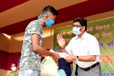Jharkhand CM Flags Off Special Train Carrying Labourers for Border Road Construction Work in Ladakh