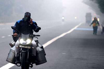 Delhi Wakes Up to Foggy Morning, Min Temp 7.6 Degrees; Air Quality 'Very Poor'