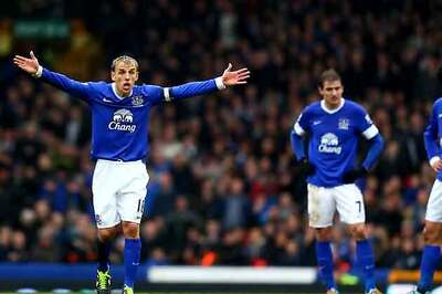 Everton skipper Phil Neville to leave at end of season