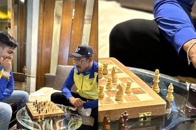 Can You Spot What's Wrong in This Pic of CSK's Pathirana and Theekshana Playing Chess?