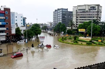 How This Group Is Helping Senior Citizens Stranded In Vadodara Floods