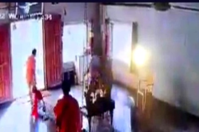 Man Drags Woman by Hair in Bengaluru Temple, Throws Her Out As Priests Watch; Case Filed | Video
