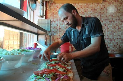 Refugees from Damascus Recreate the Food from Their Hometowns in Other Parts of Syria