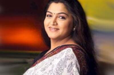 Kushboo surrenders in cheating case