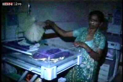 Anti-Telangana stir in Seemandhra on, many Andhra districts powerless