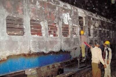 'We could hear trapped passengers'