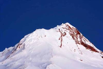 Rescuers Hunt for Man Missing after Live Streaming Japan's Mount Fuji Climb