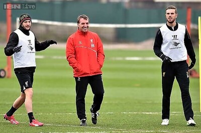 Battle for Champions League spots hot up as Liverpool host Manchester United