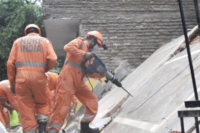 1 Killed, 3 Injured After Two-storey Building Collapses in Northeast Delhi