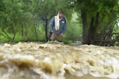 Season's first snowfall in Kashmir