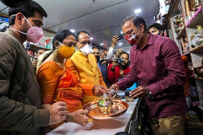 Dhanteras Sales Kick off on Muted Note, High Prices of Gold and Silver Dent Sentiment