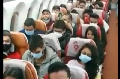 Operation Ganga: First Evacuation Flight Carrying 219 Indian Nationals from Ukraine Lands in Mumbai