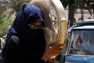 Karachi Police Lobs Tear Gas Shells To Disperse Protests Against Power Outages; 1 Woman Dead